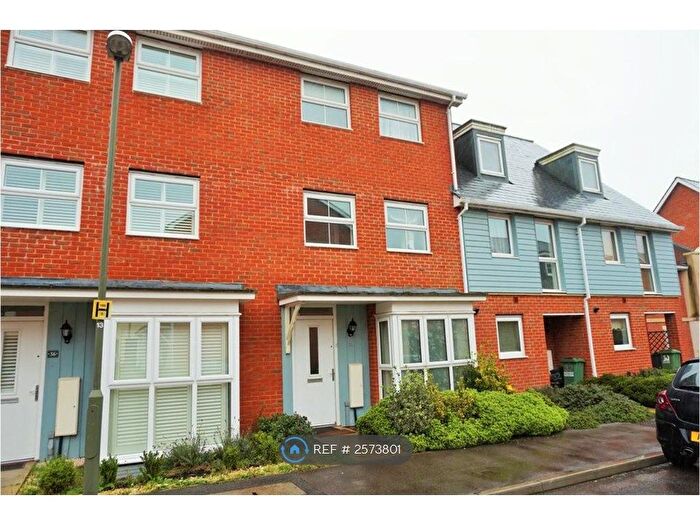 4 Bedroom Terraced House To Rent In Burrage Road, Redhill, RH1
