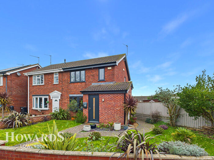 3 Bedroom Semi Detached House For Sale In Rozlyne Close, Lowestoft, NR33