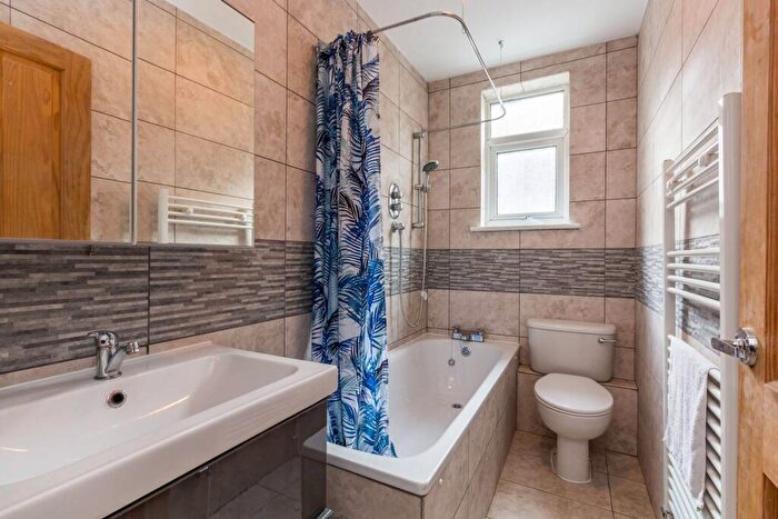 1 Bedroom Flat To Rent In Culverden Road, Bedford Hill, London, SW12