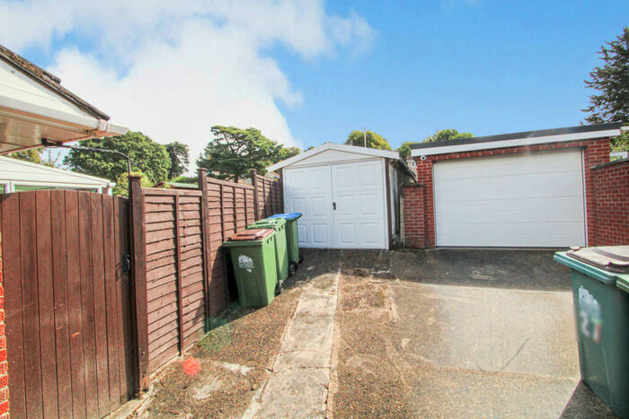 2 Bedroom Semi-Detached Bungalow For Sale In Beverley Heights, Southampton, SO18