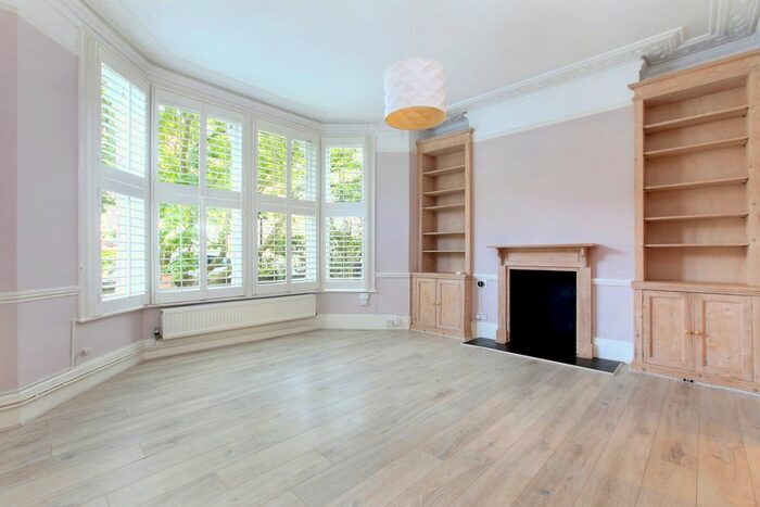2 Bedroom Flat To Rent In Lydon Road, Clapham, London, SW4