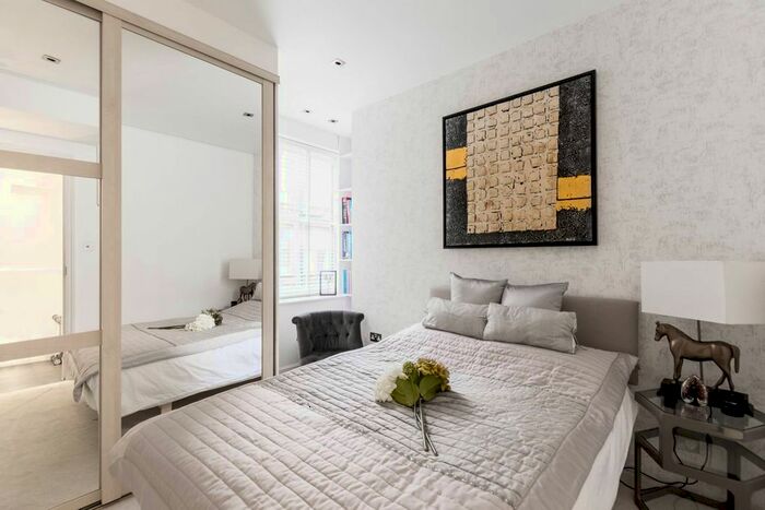 3 Bedroom Flat To Rent In Ashburnham Road, Chelsea, London, SW10