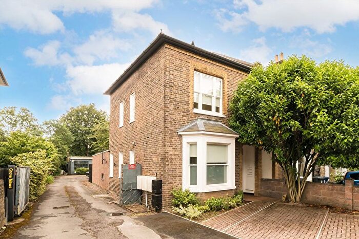 2 Bedroom Flat To Rent In The Grove, Ealing, W5