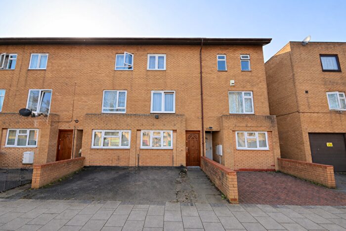 3 Bedroom Town House For Sale In Mullion Place, Fishermead, MK6