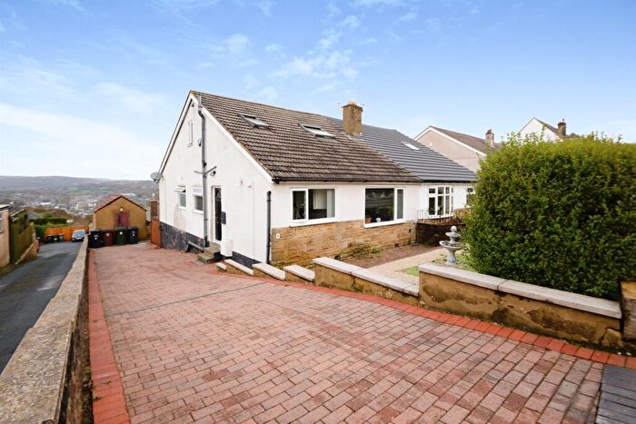 4 Bedroom Semi-Detached House For Sale In West View Avenue, Shipley, BD18