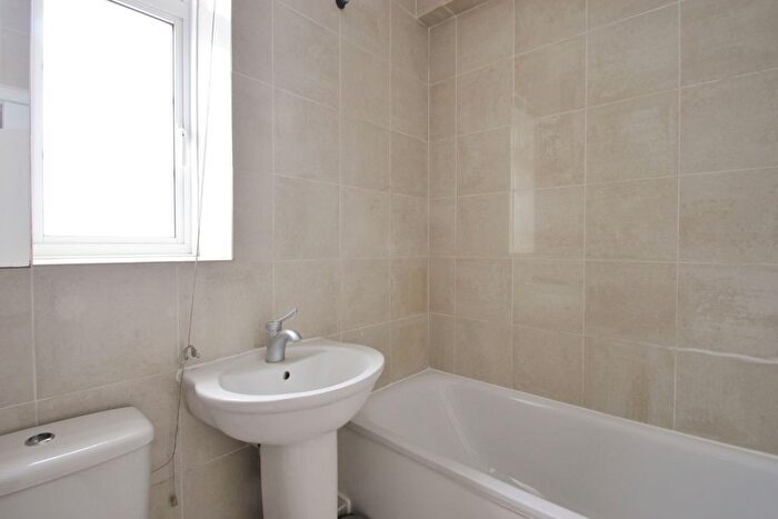 2 Bedroom Flat To Rent In Latymer Court, Hammersmith Road, Hammersmith, W6