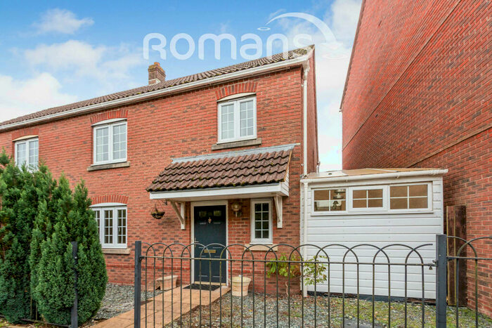3 Bedroom Semi-Detached House To Rent In Hoursome Court, RG22