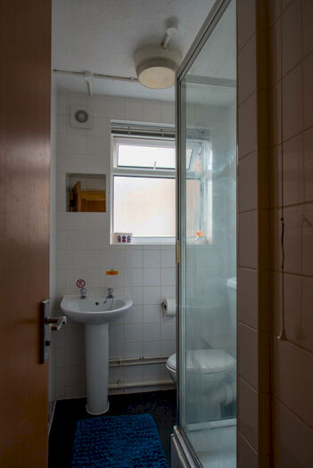 6 Bedroom Private Hall To Rent In Avon Way House Standard Bed Apartment Share, CO4