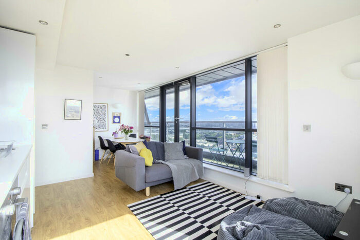 2 Bedroom Apartment To Rent In Bridgewater Place, Leeds, LS11