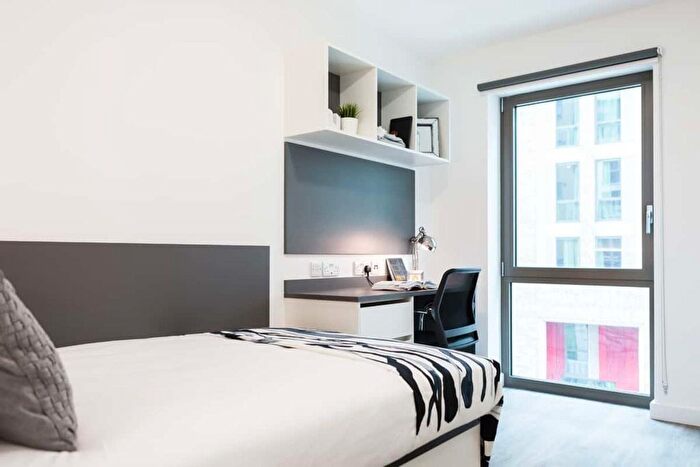 Studio To Rent In Holloway Road, London, N7