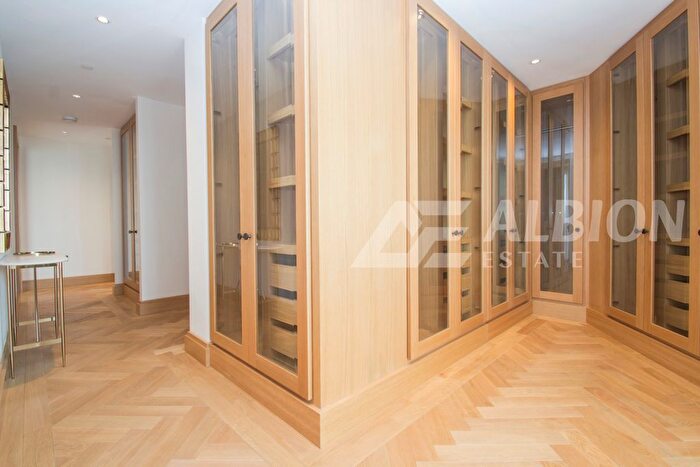 3 Bedroom Flat To Rent In Cleland House, London, SW1P