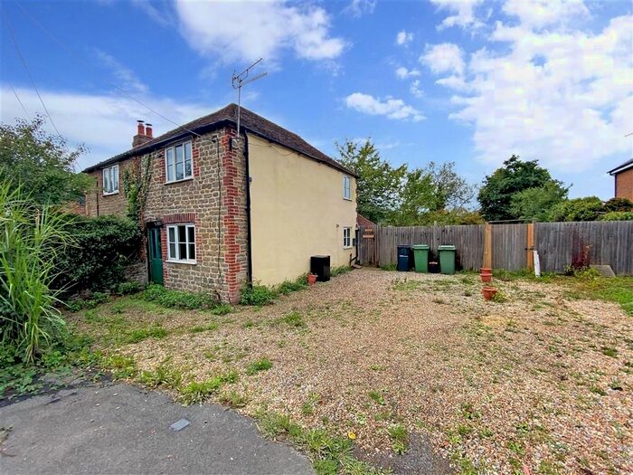 2 Bedroom Cottage For Sale In Maidstone Road, Headcorn, Kent, TN27