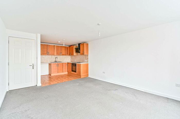 3 Bedroom Flat To Rent In Crayford Road, Crayford, Dartford, DA1