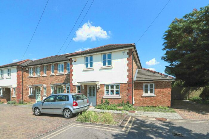 4 Bedroom End Of Terrace House To Rent In Gloster Road, New Malden, KT3