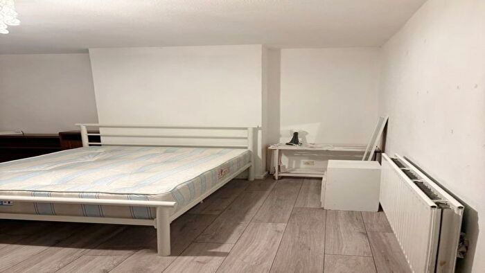 3 Bedroom Flat To Rent In Cope Street, London, SE16