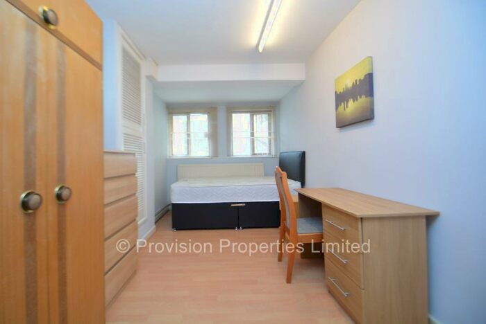 4 Bedroom Town House To Rent In Well Close Rise, City Centre, Leeds, LS7