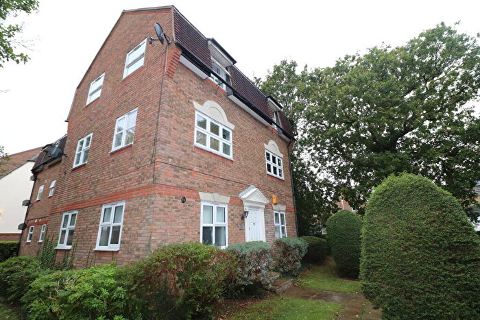 2 Bedroom Maisonette To Rent In Blackthorn Court, Langdon Hills, SS16