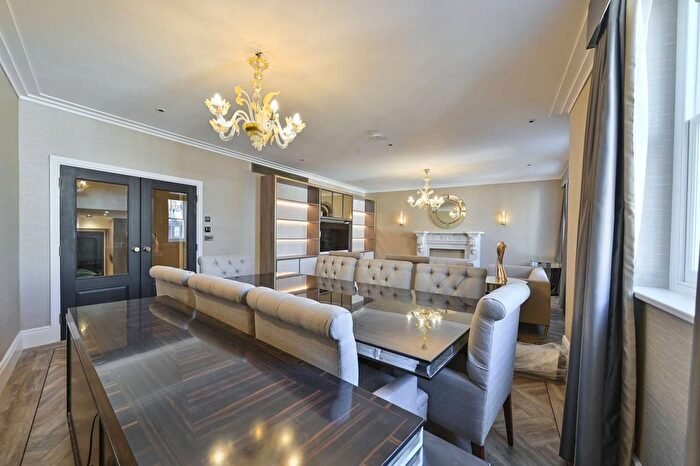 3 Bedroom Flat To Rent In Charles Street, Mayfair, London, W1J