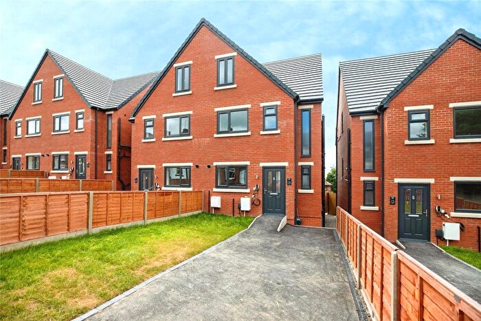 4 Bedroom Semi Detached House For Sale In Netherhey Street, Oldham, Greater Manchester, OL8