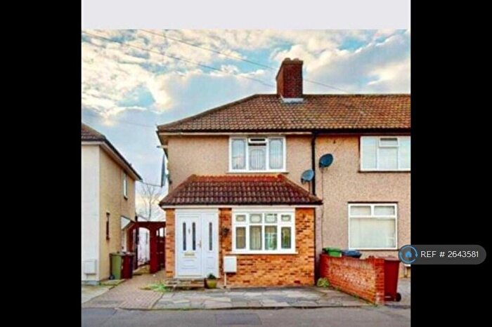 2 Bedroom End Of Terrace House To Rent In Grafton Road, Dagenham, RM8