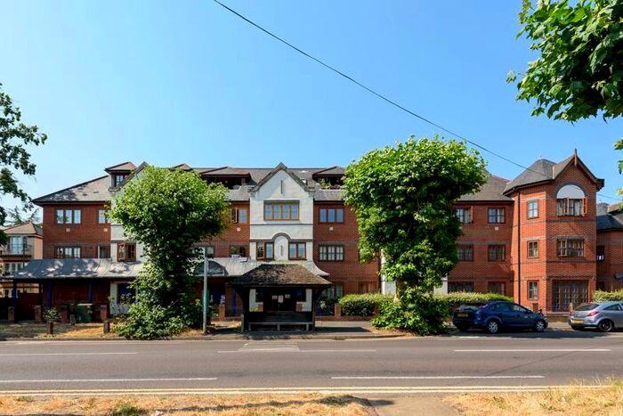 1 Bedroom Flat To Rent In Kings Road, Farncombe, Godalming, GU7