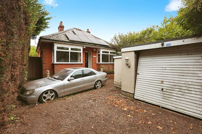 2 Bedroom Detached House For Sale In Botley Road, Southampton, Hampshire, SO19