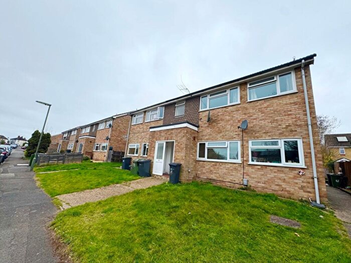 2 Bedroom Flat For Sale In Badger Close, Guildford, GU2