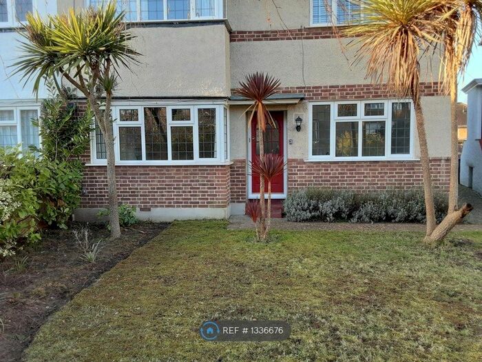 2 Bedroom Maisonette To Rent In Lancaster Close, Kingston Upon Thames, KT2