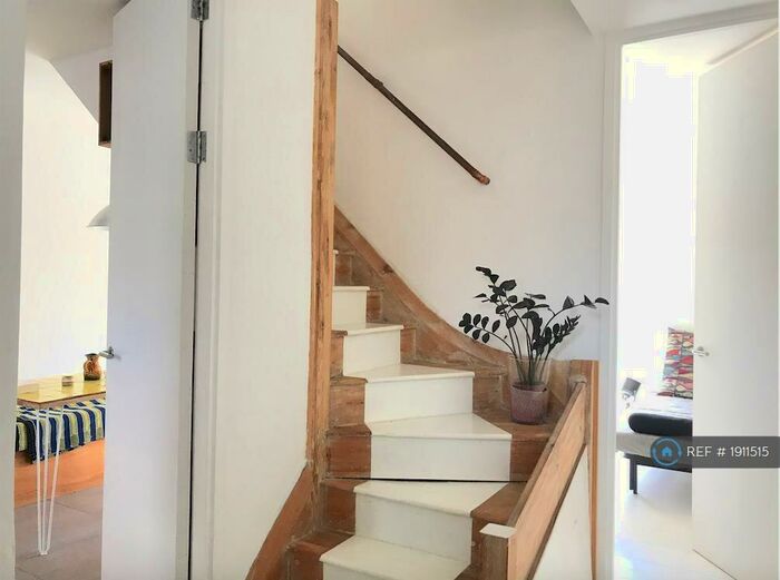 2 Bedroom Maisonette To Rent In Kent Court, London, E2