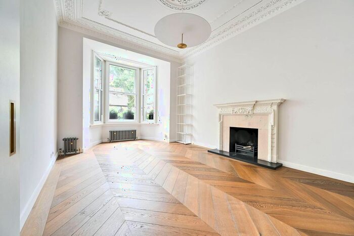 2 Bedroom Flat To Rent In Redcliffe Square, Chelsea, London, SW10