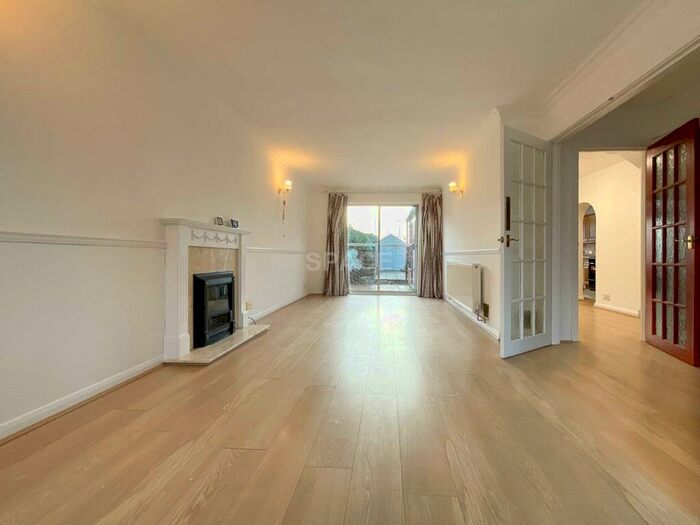 4 Bedroom Detached House To Rent In Binbrook Close, Reading, RG6