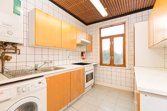 1 Bedroom Flat To Rent In Wormholt Road, London, W12