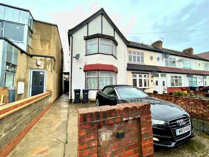 3 Bedroom House To Rent In Hardinge Road, Edmonton, N18