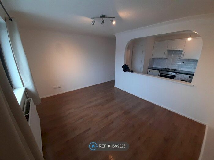 2 Bedroom Flat To Rent In Riverleigh Court, London, E4