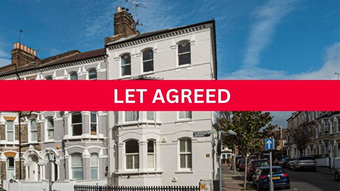 2 Bedroom Flat To Rent In Ilminster Gardens, Battersea, London, SW11