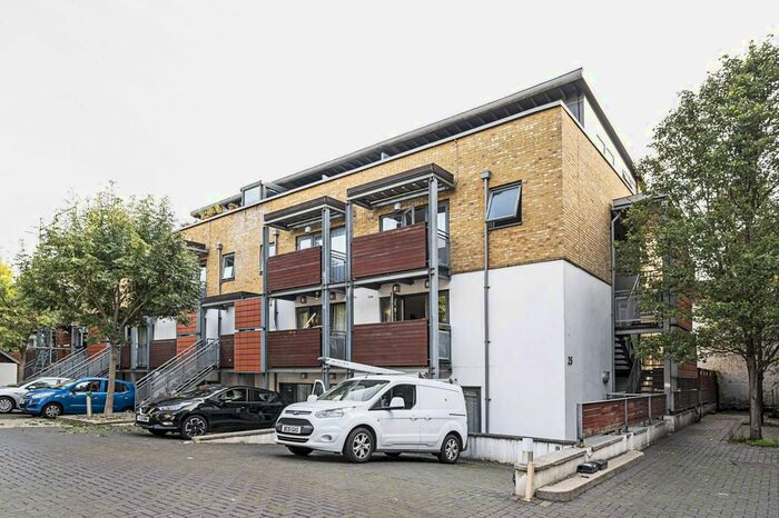 2 Bedroom Flat For Sale In Mile End Road, Whitechapel, London, E1