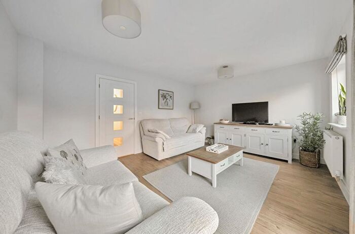 2 Bedroom End Of Terrace House For Sale In Highwood Avenue, North Stoneham Park, Eastleigh, SO50