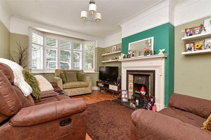 3 Bedroom Semi Detached House For Sale In Collyer Avenue, Beddington, Surrey, CR0