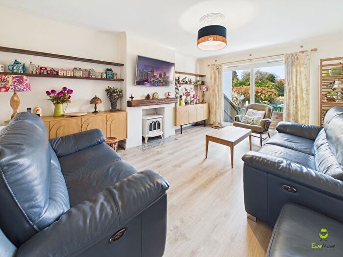 2 Bedroom Semi-detached Bungalow For Sale In Summerhouse Drive, Bexley, Kent, DA5