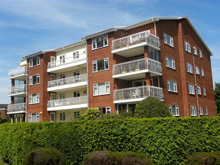 3 Bedroom Apartment For Sale In Overbury Road, Lower Parkstone, Poole, Dorset, BH14