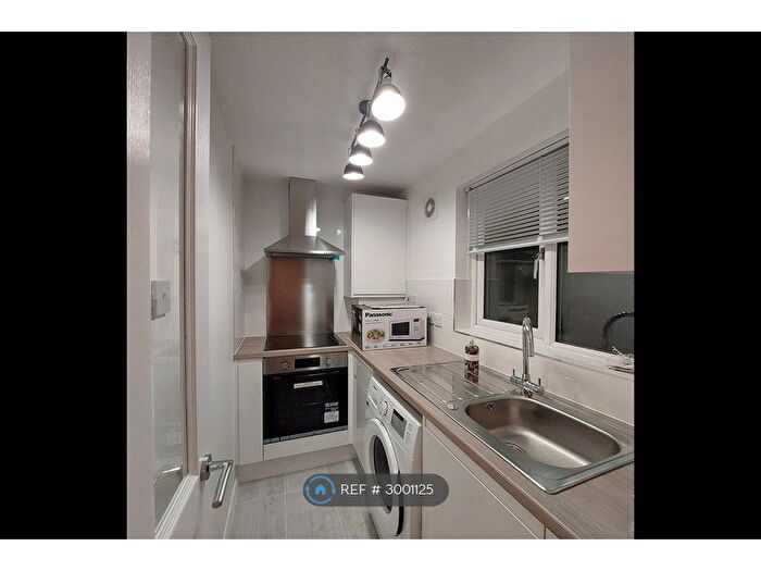 1 Bedroom Flat To Rent In John Silkin Lane, London, SE8