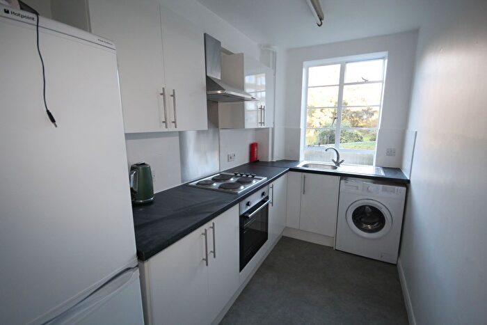 2 Bedroom Flat To Rent In Furze Hill, Hove, BN3