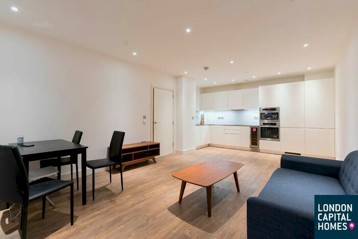 2 Bedroom Flat To Rent In Rm/Flat Brent House, London, SW8
