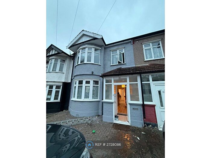4 Bedroom Terraced House To Rent In Ridgeway Gardens, London Ilford, IG4