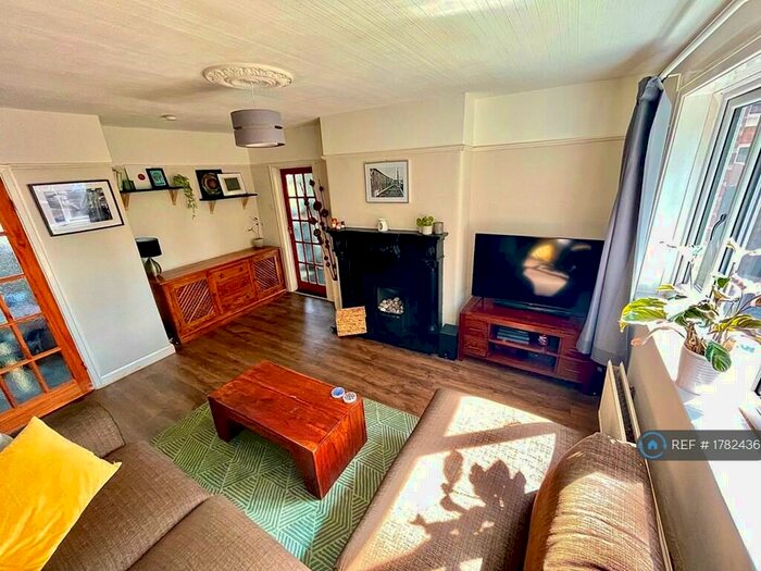 3 Bedroom Semi-Detached House To Rent In Briarfield Road, Manchester, M19