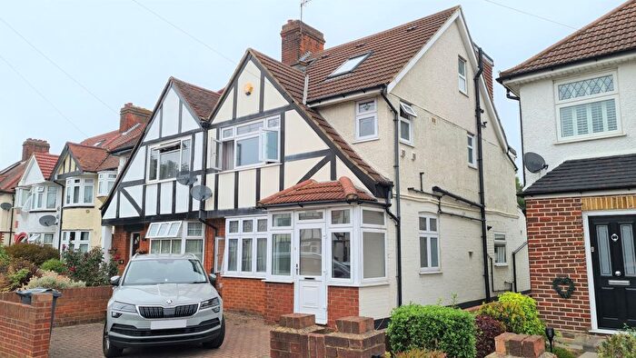 4 Bedroom Detached House To Rent In Central Avenue, Hounslow, TW3