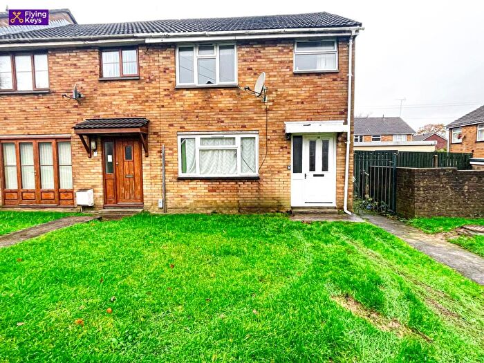 3 Bedroom End Of Terrace House For Sale In Waun Llwyn Crescent, Blackwood, NP12