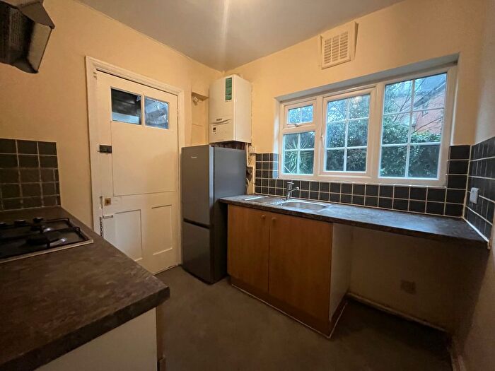 2 Bedroom Flat To Rent In Horn Lane, Acton, W3