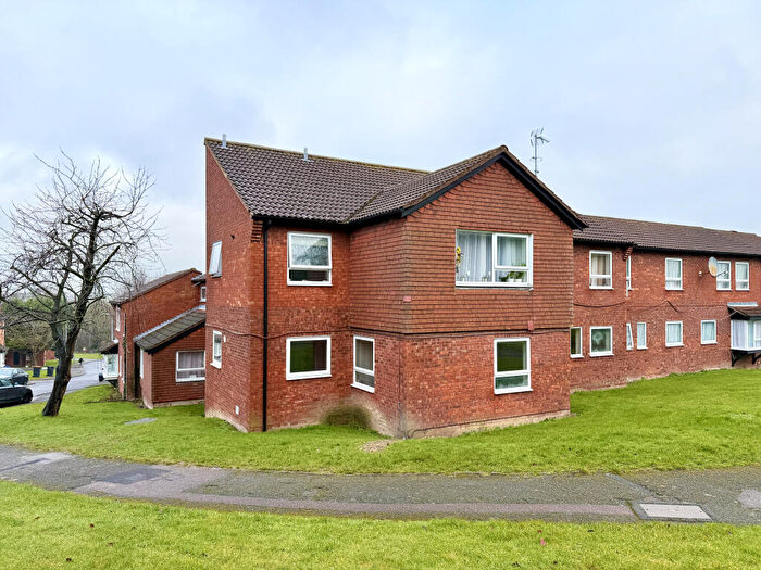 2 Bedroom Flat For Sale In Plaiters Way, Bidwell, Dunstable, Bedfordshire, LU5