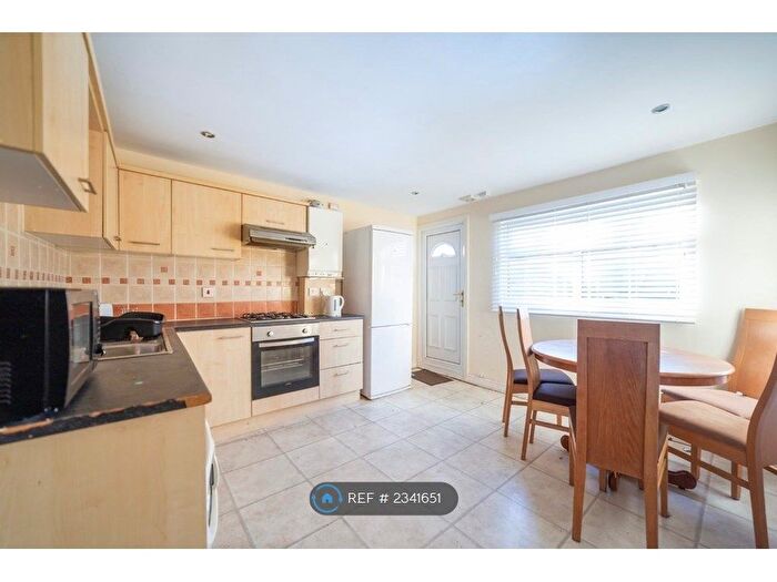 1 Bedroom Flat To Rent In Brighton Grove, Newcastle Upon Tyne, NE4